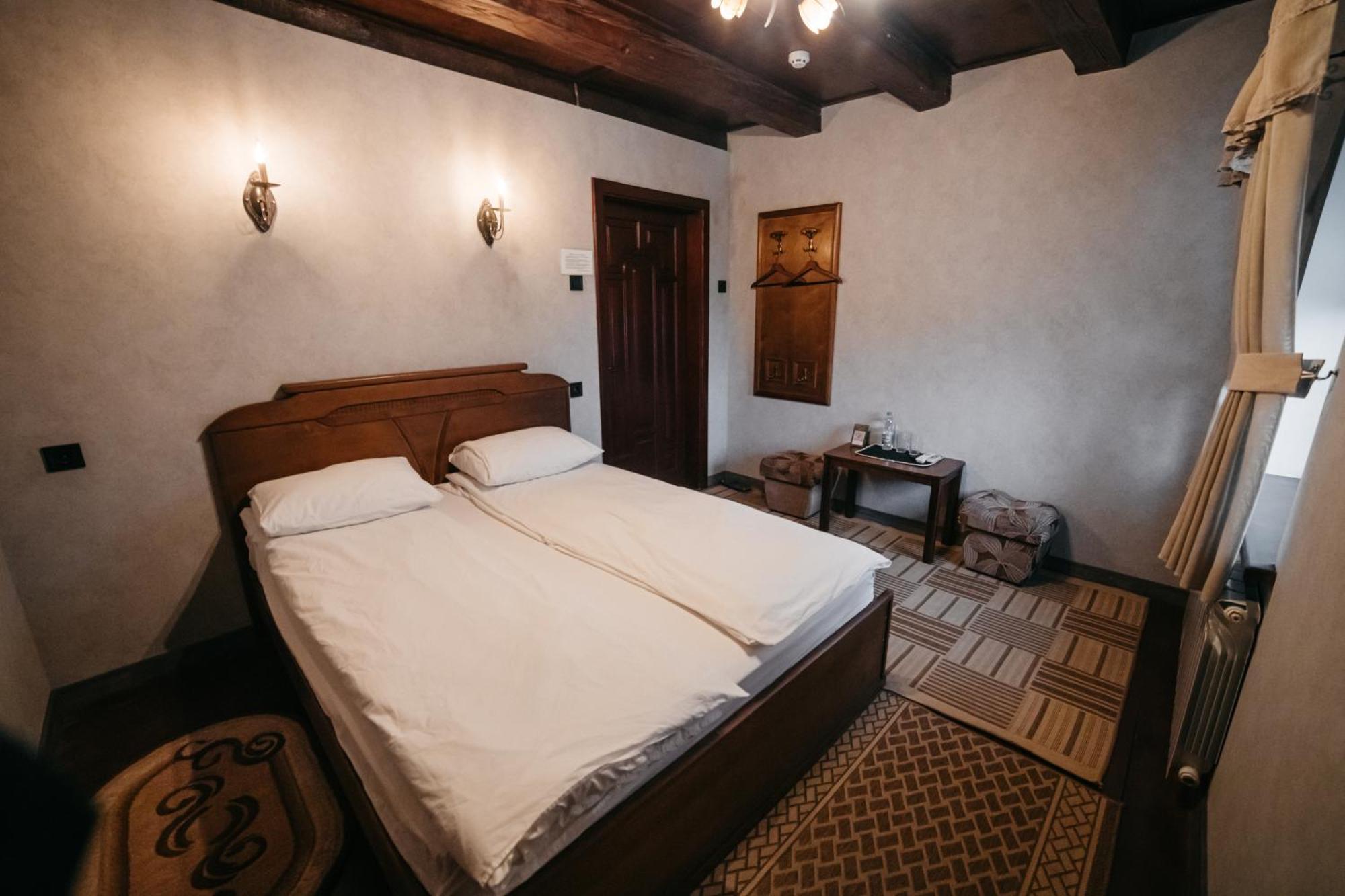 Bastion Motel Samostrely Buitenkant foto